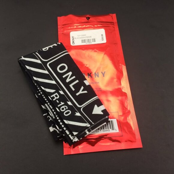 DKNY 100% Cotton Bandana Scarf NYC New York Theme Black & White - Picture 8 of 9